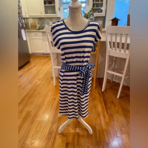 Hazel - Sophisticated Striped Comfort Midi Dress main image 1